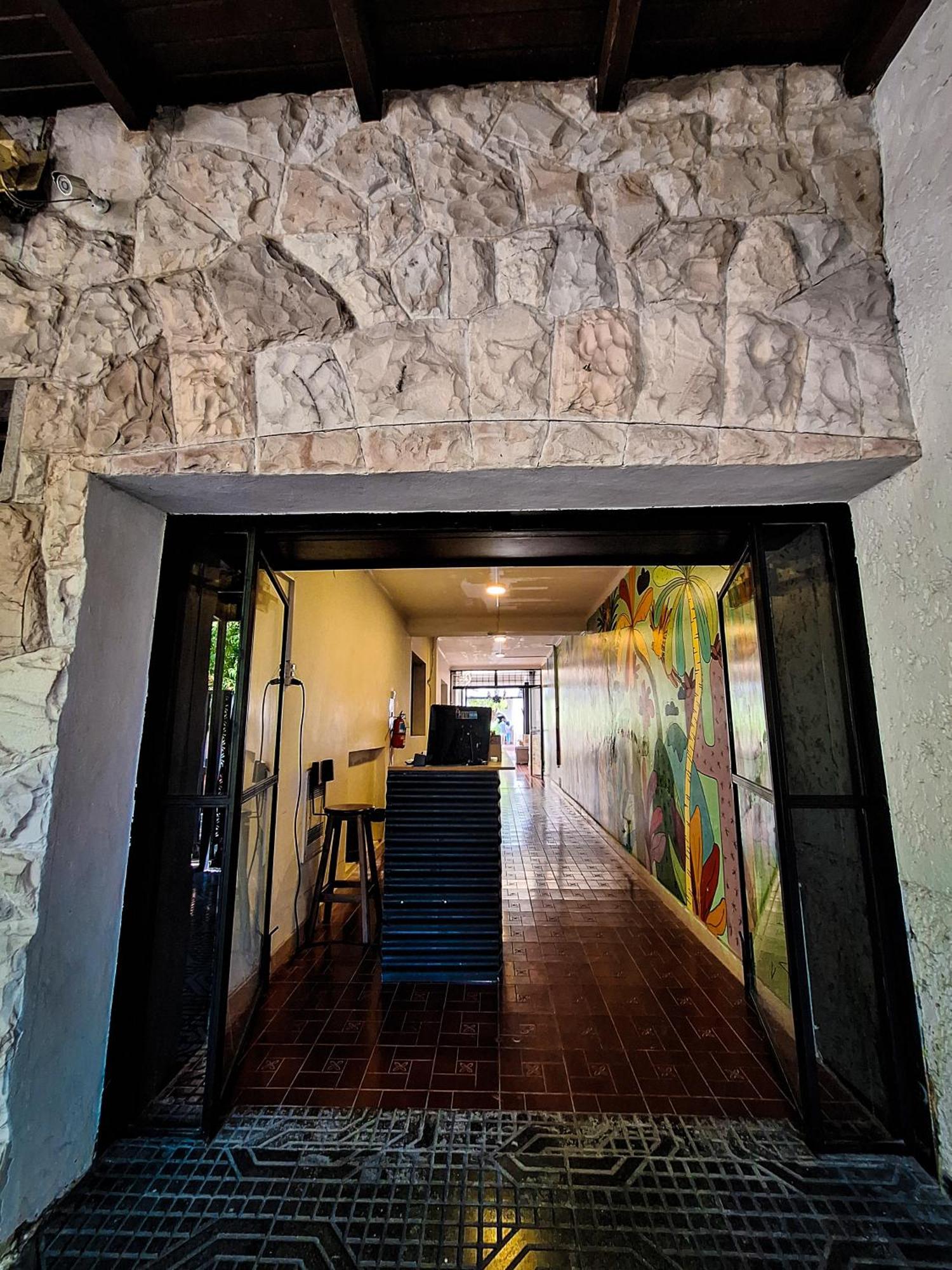 Fuxia House Hostel メンドーサ エクステリア 写真