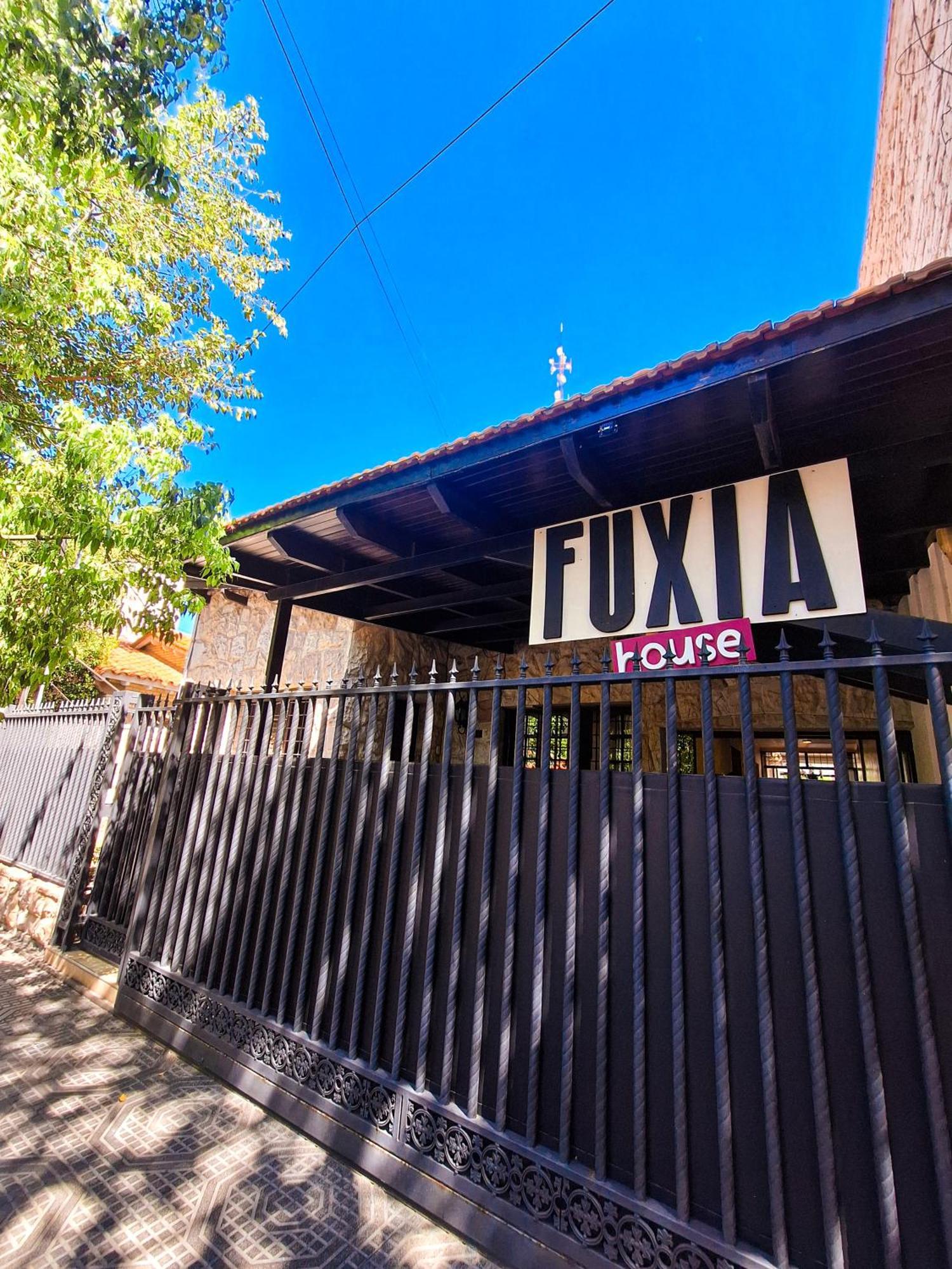 Fuxia House Hostel メンドーサ エクステリア 写真